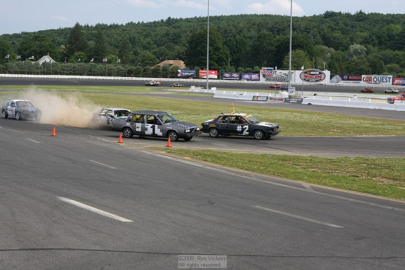 Illustration for article titled The 24 Hours Of LeMons New England 2009 Über Gallery, Part 5